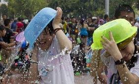 热点爆料云南泼水节视频,水花飞溅,欢乐无限 第2张 热点爆料云南泼水节视频,水花飞溅,欢乐无限 第2张